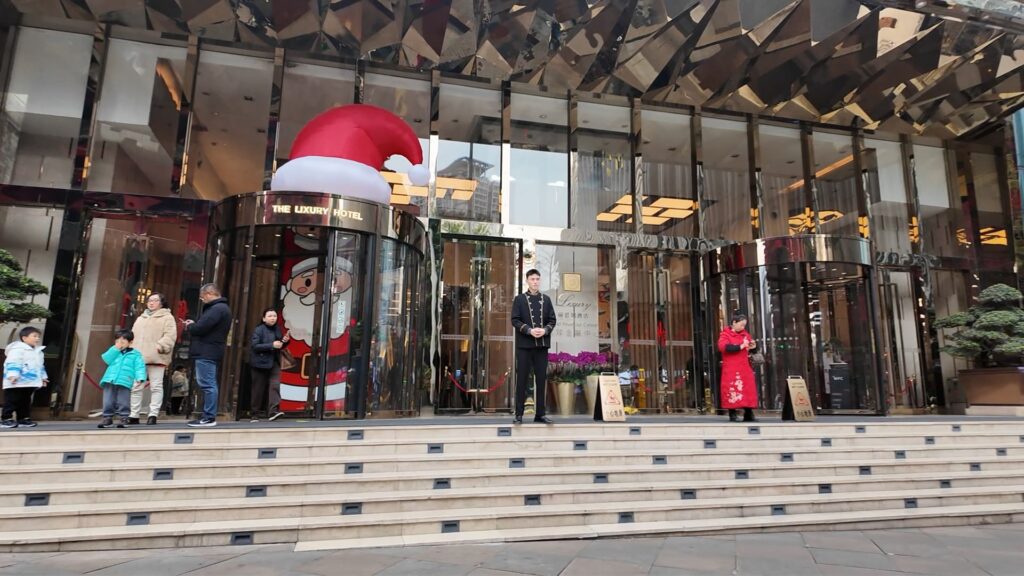 在重慶日本国総領事館のあるビル