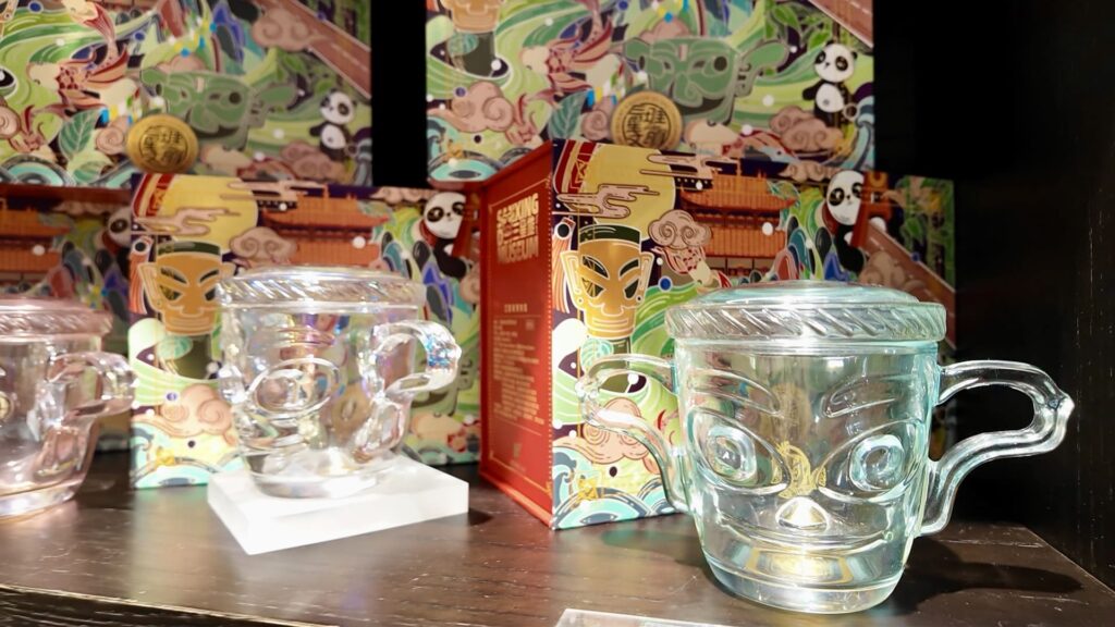 三星堆デザインのマグカップ