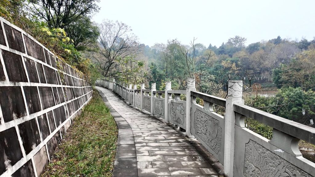 四川省資陽市の東岳山を歩く|中国・四川の地元に愛される静かな山