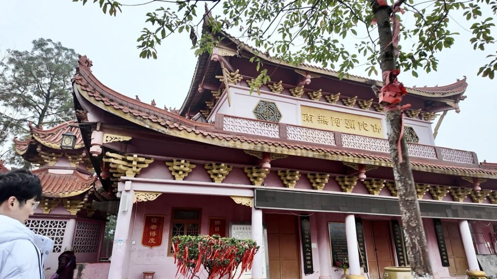 資陽市の東岳山の上にある蓮台寺