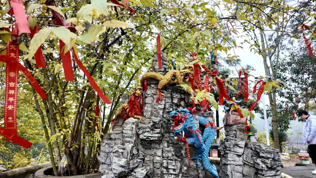 資陽市の東岳山の上にある蓮台寺
