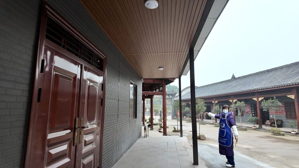 資陽市の東岳山の上にある蓮台寺の敷地内