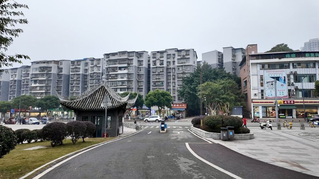 資陽市の東岳山の麓