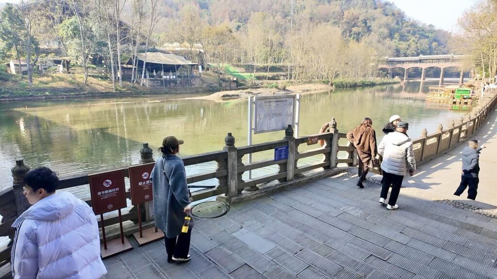 街子古鎮の川沿い