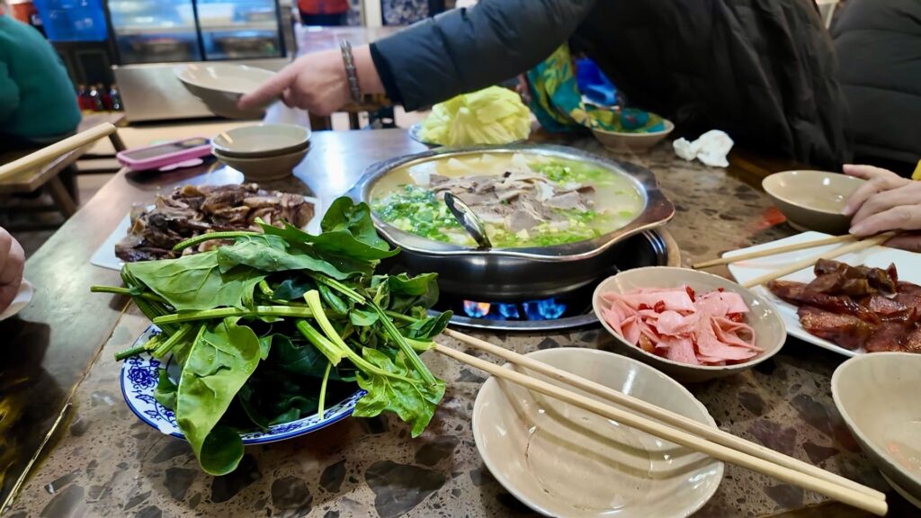 街子古鎮「王牛肠」で鍋料理