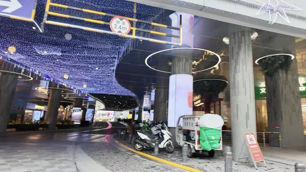 日本国総領事館の近くのアーケード